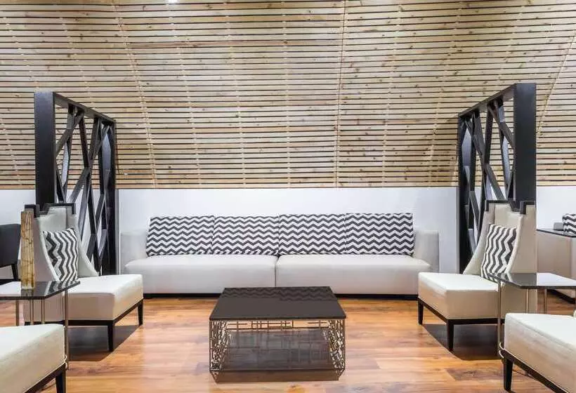 هتل Wyndham Quito Airport