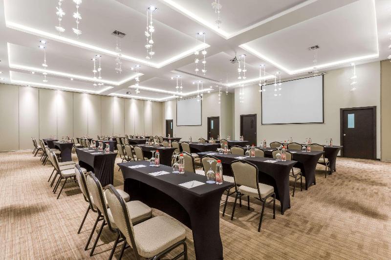 هتل Wyndham Quito Airport