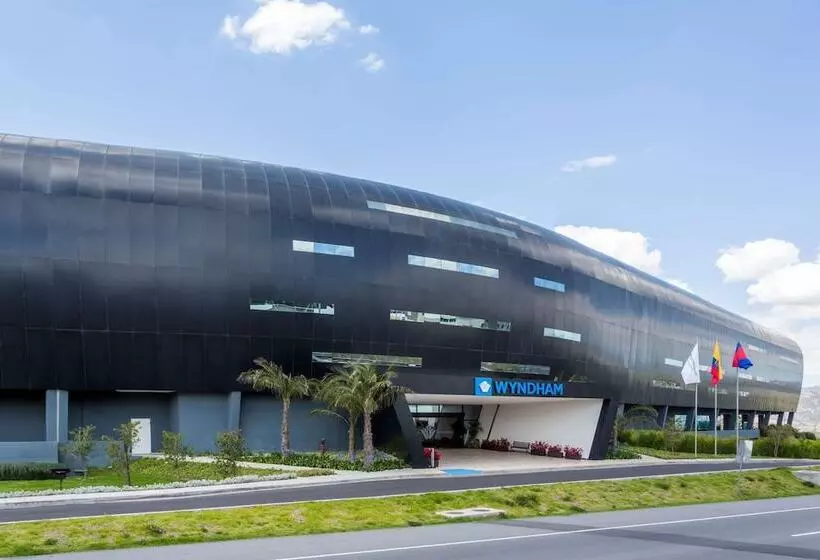 هتل Wyndham Quito Airport