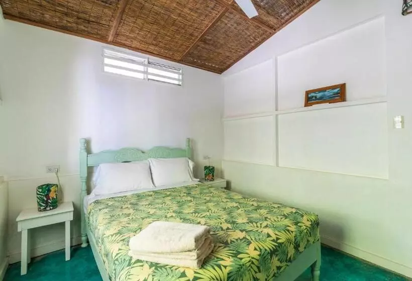 Bajo El Arbol B&b