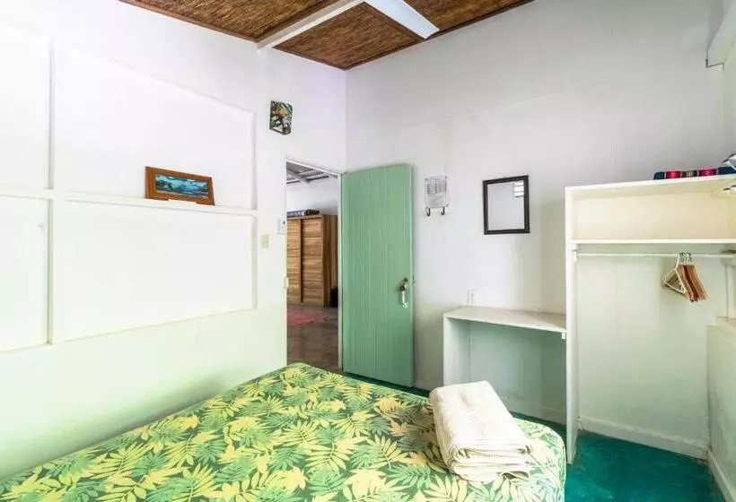 Bajo El Arbol B&b