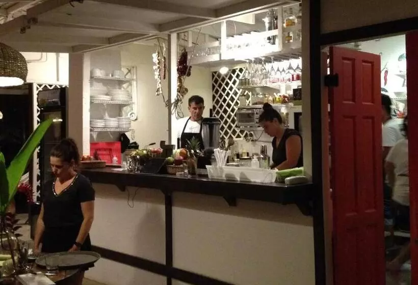 Bajo El Arbol B&b