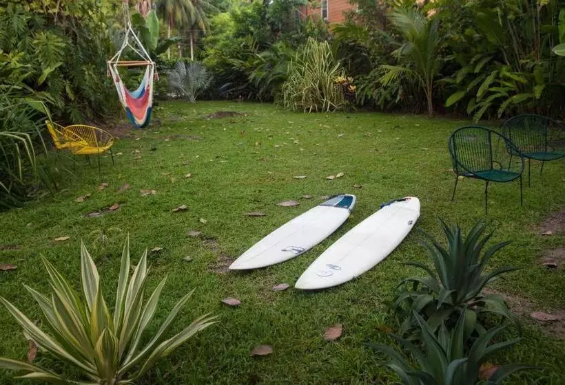 Bajo El Arbol B&b