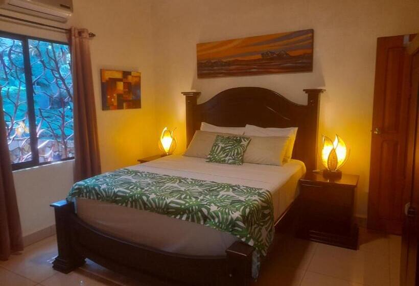 مبيت وإفطار Coyaba Tropical Elegant Adult Guesthouse