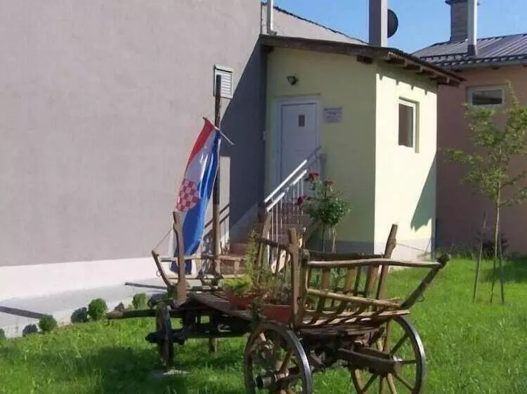 ホテル Guest House Ivac Inn Zagreb Airport
