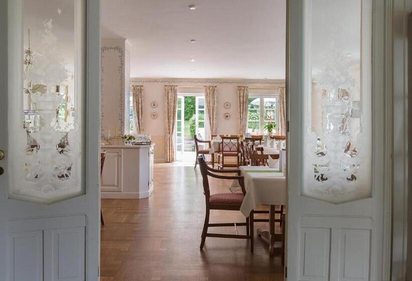 Отель Landhaus Plendl