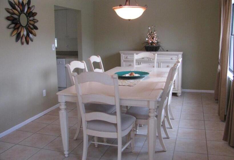 호텔 Queens Gate Resort