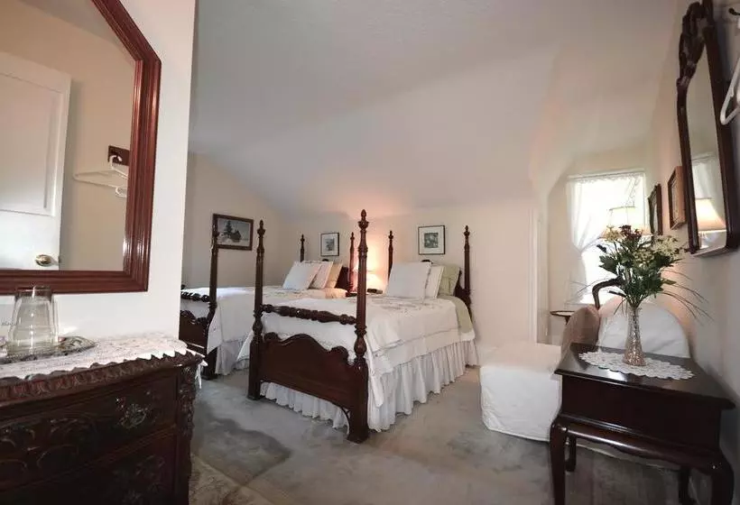 Hotelli 1842 Bed & Breakfast