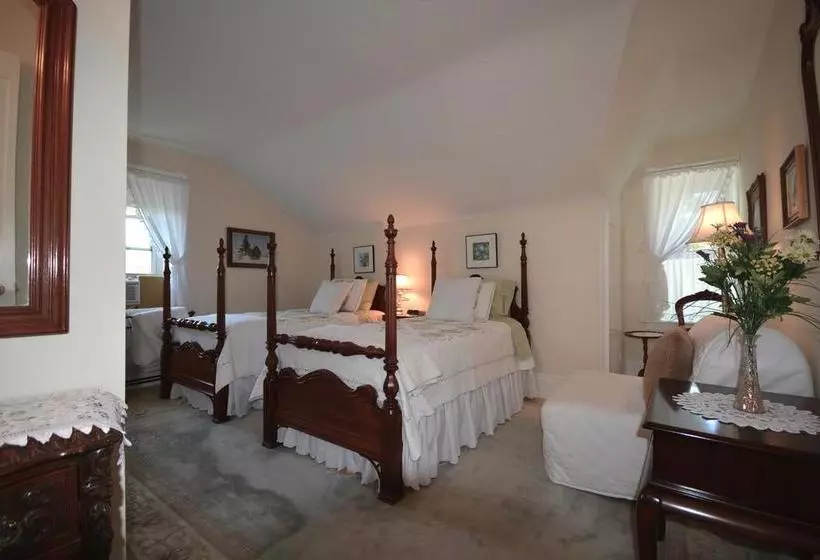 Hotelli 1842 Bed & Breakfast