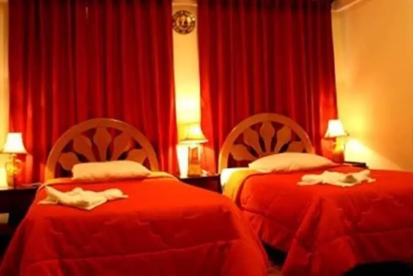 هتل Golden House Inn
