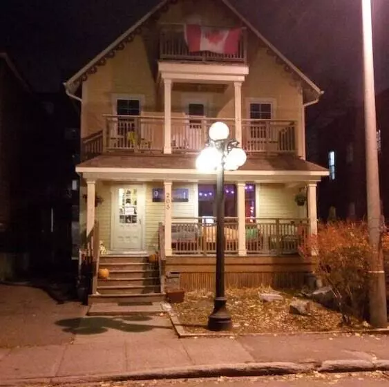 Hotelli Ottawa Backpackers Inn