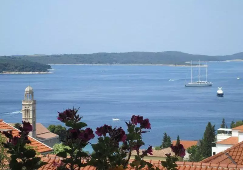 هتل Room In Hvar Town With Sea View, Terrace, Air Conditioning, Wi Fi