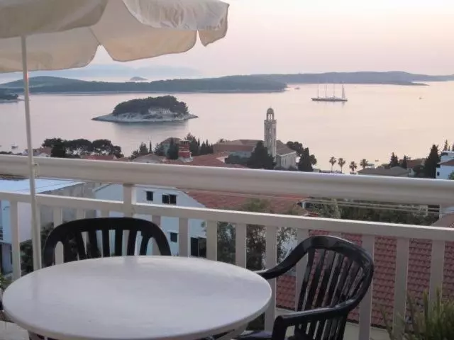 هتل Room In Hvar Town With Sea View, Terrace, Air Conditioning, Wi Fi