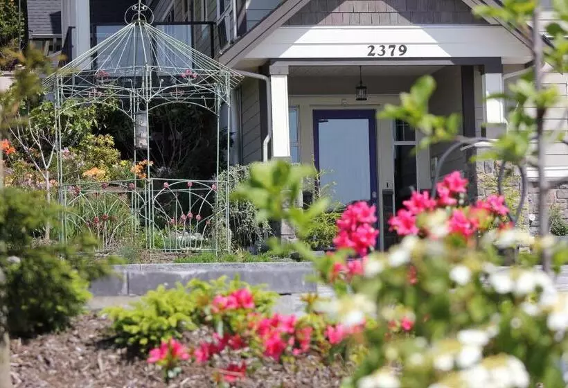 Hotelli Brookside Inn Boutique