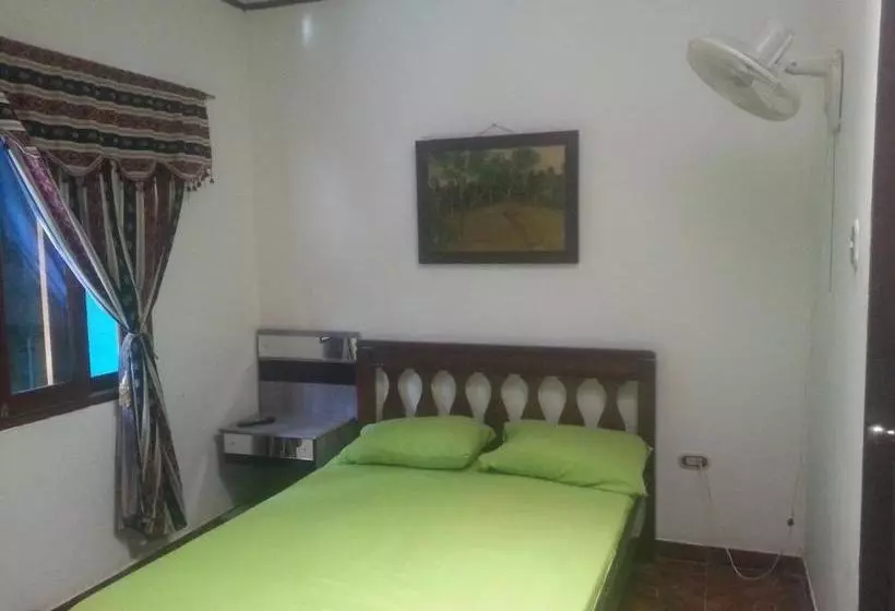 هتل Hostal Selvatrip