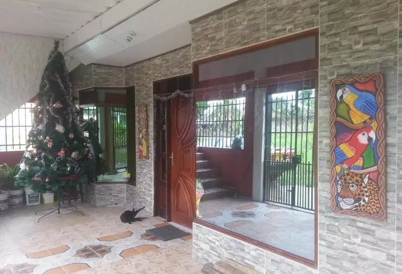 هتل Hostal Selvatrip