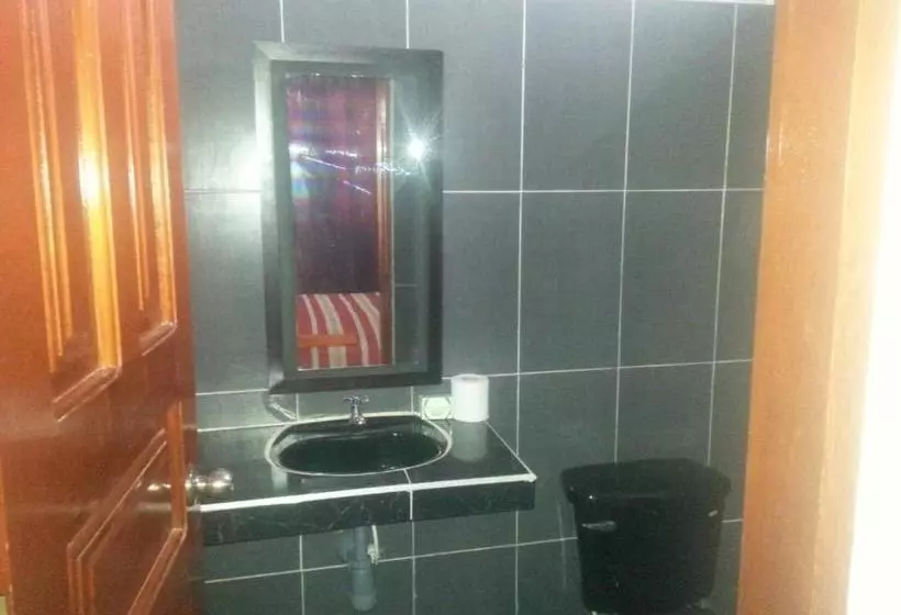هتل Hostal Selvatrip