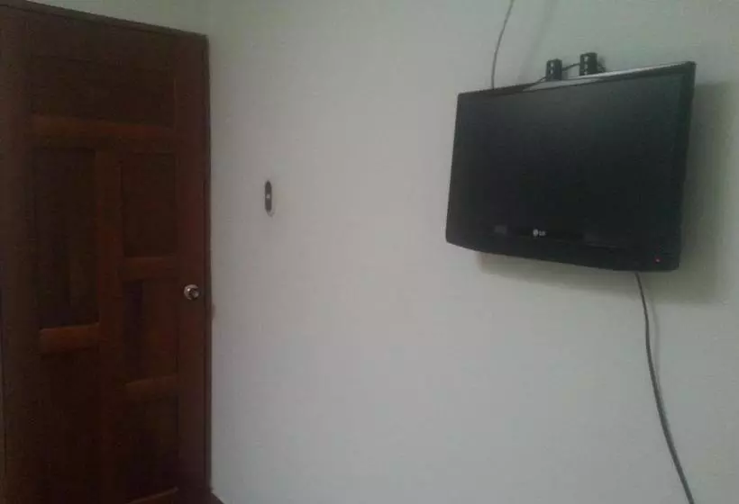 هتل Hostal Selvatrip