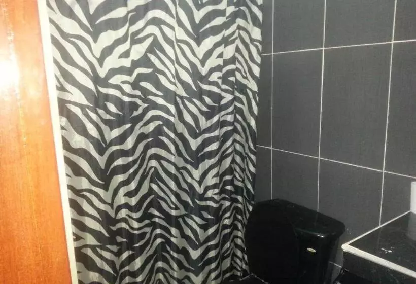 هتل Hostal Selvatrip
