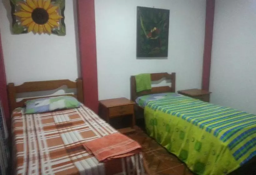 هتل Hostal Selvatrip