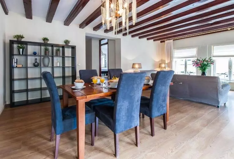 هتل Leidse Square City Center Apartments