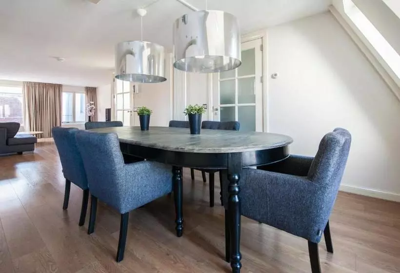 هتل Leidse Square City Center Apartments