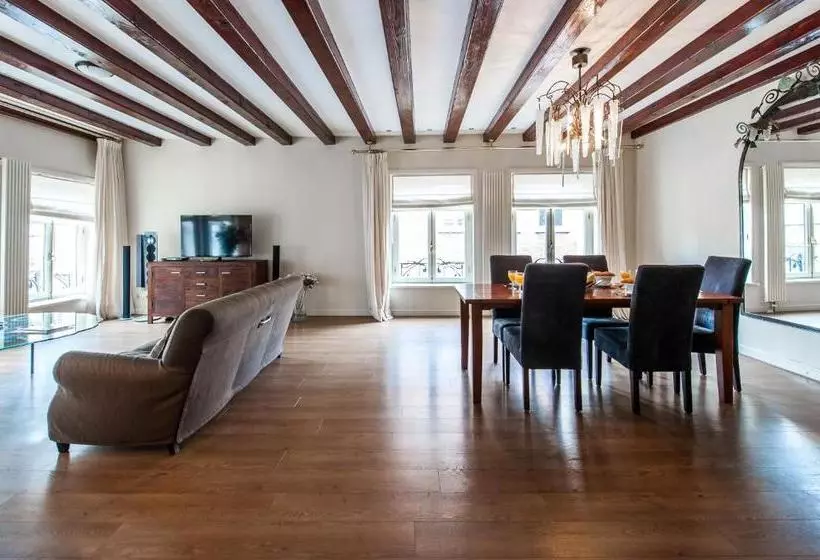 هتل Leidse Square City Center Apartments