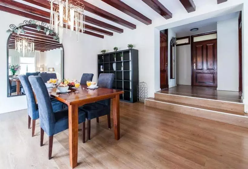 هتل Leidse Square City Center Apartments