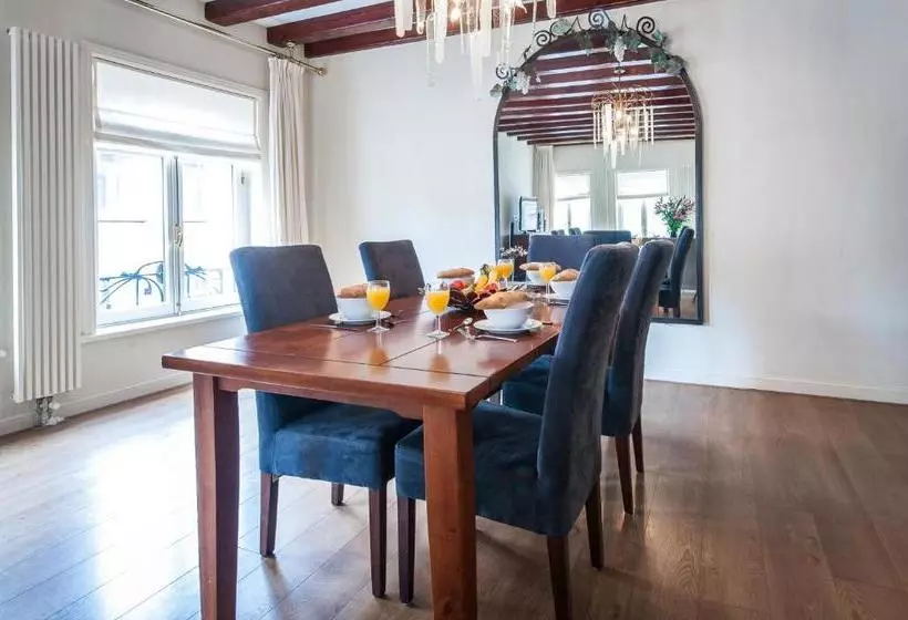 هتل Leidse Square City Center Apartments