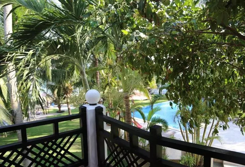 Sunshine Beach Resort