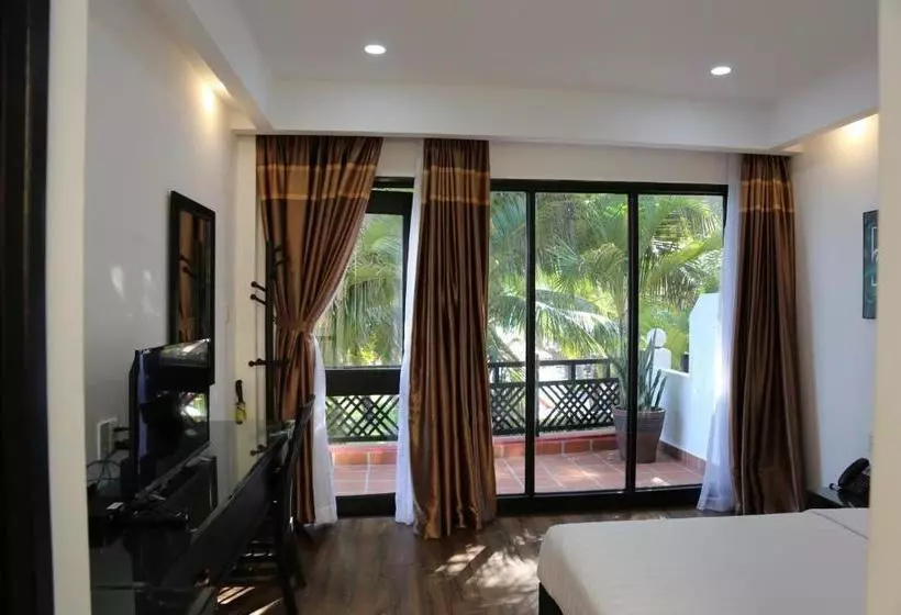 Sunshine Beach Resort