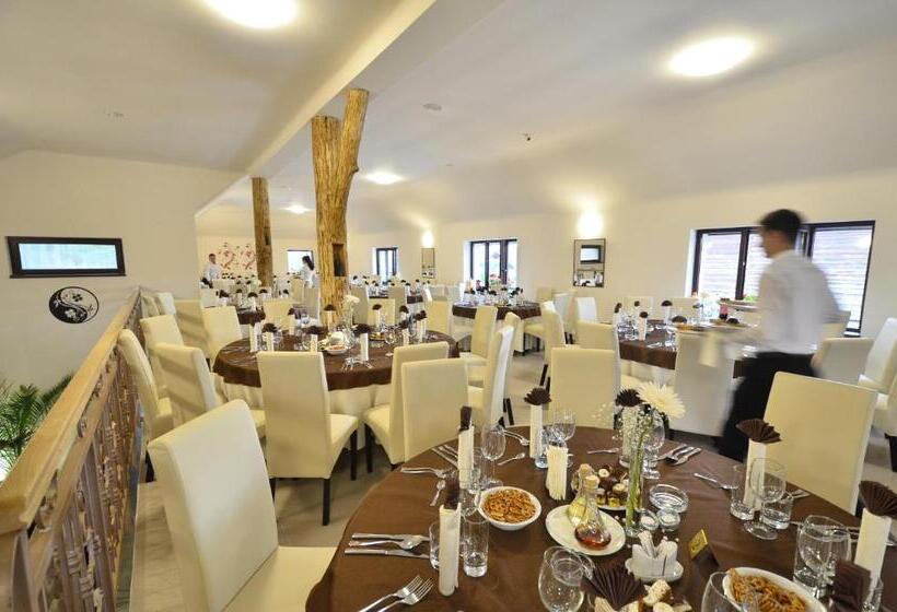 住宿加早餐  Pensiune Restaurant Flamingo