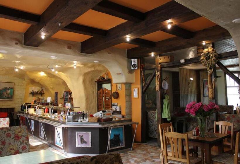 مسافرخانه City Center Kaķis B&b