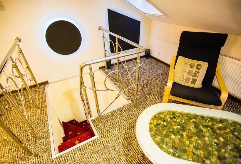 酒店 13 Chairs Boutique