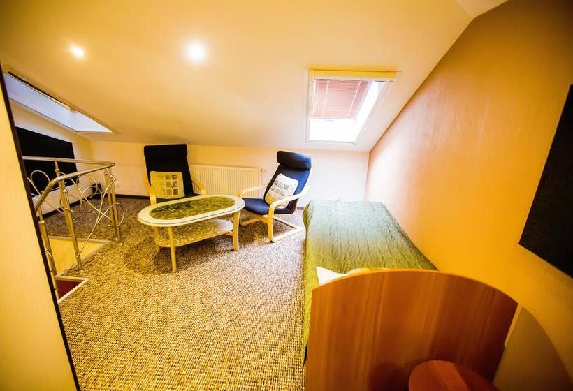 酒店 13 Chairs Boutique