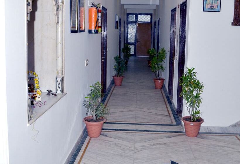 هتل Optimum Sheela Inn @ Taj