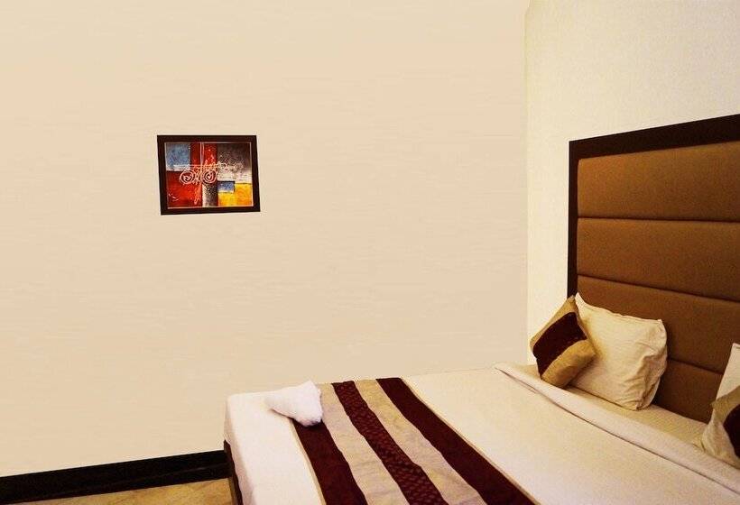 هتل Optimum Sheela Inn @ Taj