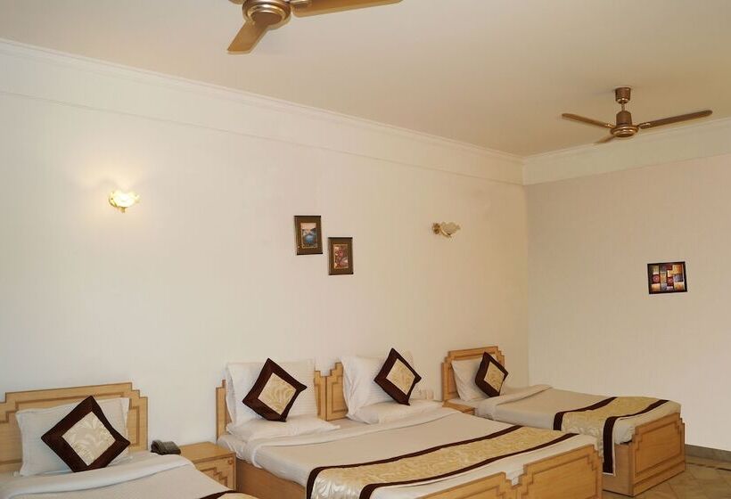 هتل Optimum Sheela Inn @ Taj