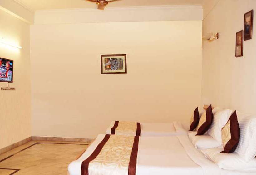 هتل Optimum Sheela Inn @ Taj