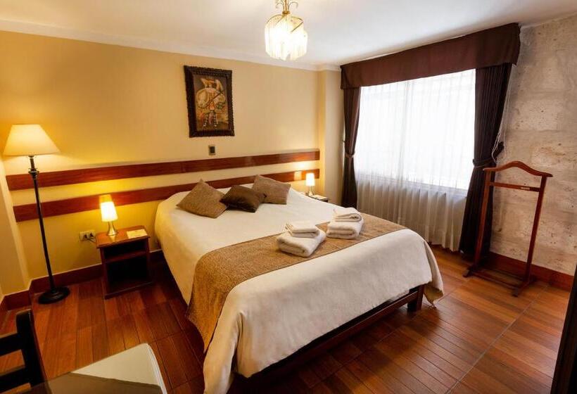 ホテル El Portal De San Lázaro