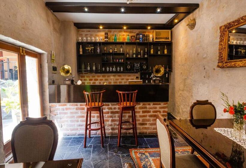 ホテル El Portal De San Lázaro