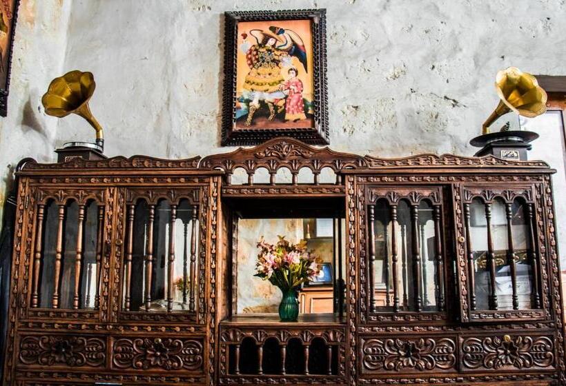 ホテル El Portal De San Lázaro