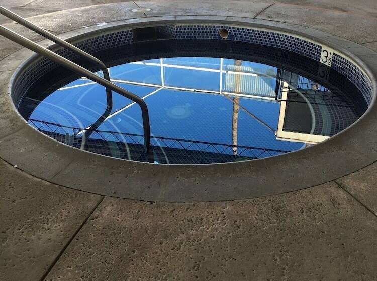 فندق Sandpiper Springs Spa & Retreat