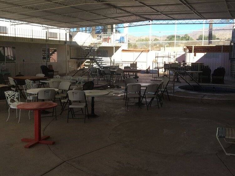 فندق Sandpiper Springs Spa & Retreat