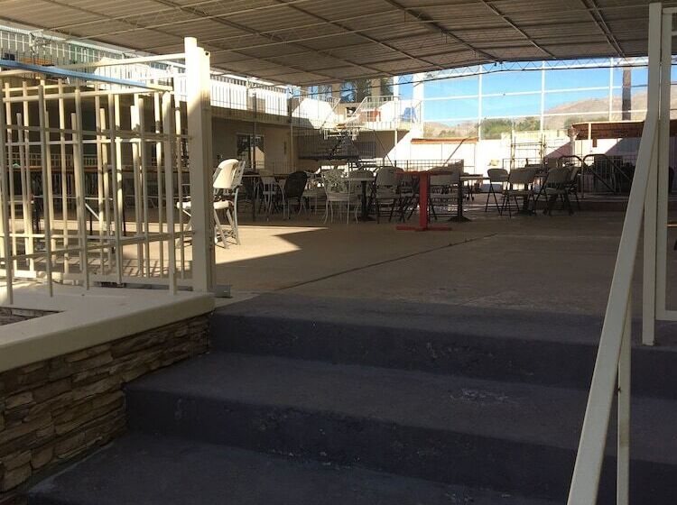 فندق Sandpiper Springs Spa & Retreat