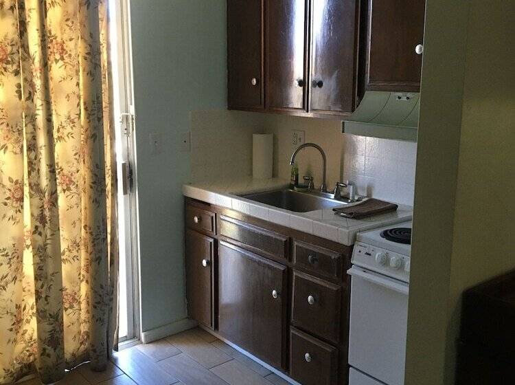 فندق Sandpiper Springs Spa & Retreat