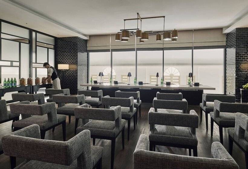 هتل Stripes Kuala Lumpur, Autograph Collection