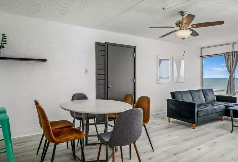 هتل The Beverley Beach House