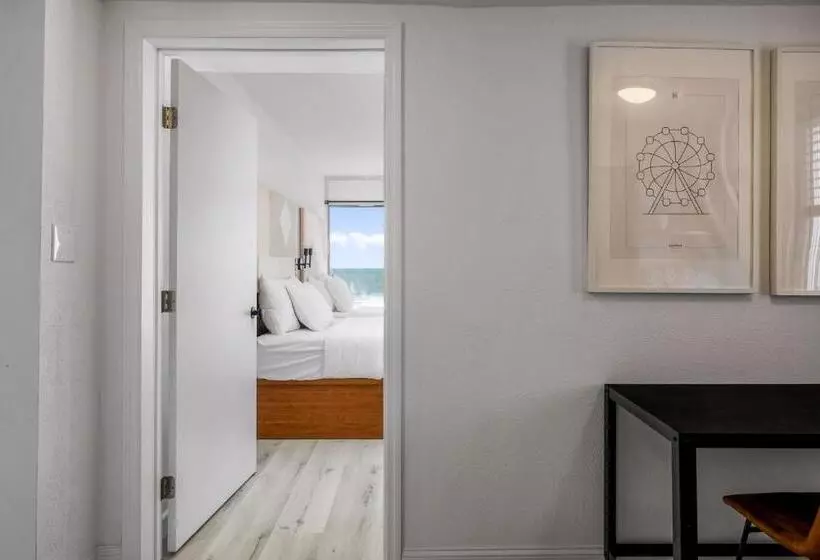 هتل The Beverley Beach House