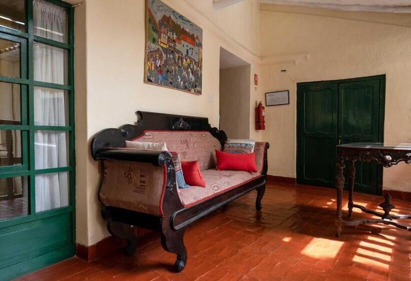 Общежитие Hostal Corihuasi